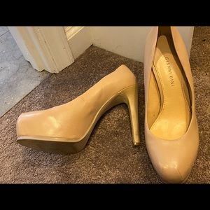 Size 9 Gianni Bini pumps